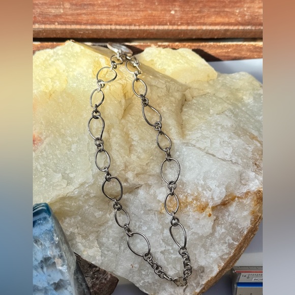 Vintage Avon Mother of Pearl Bracelet – Timeless Elegance in Silver-Tone - Picture 2 of 7